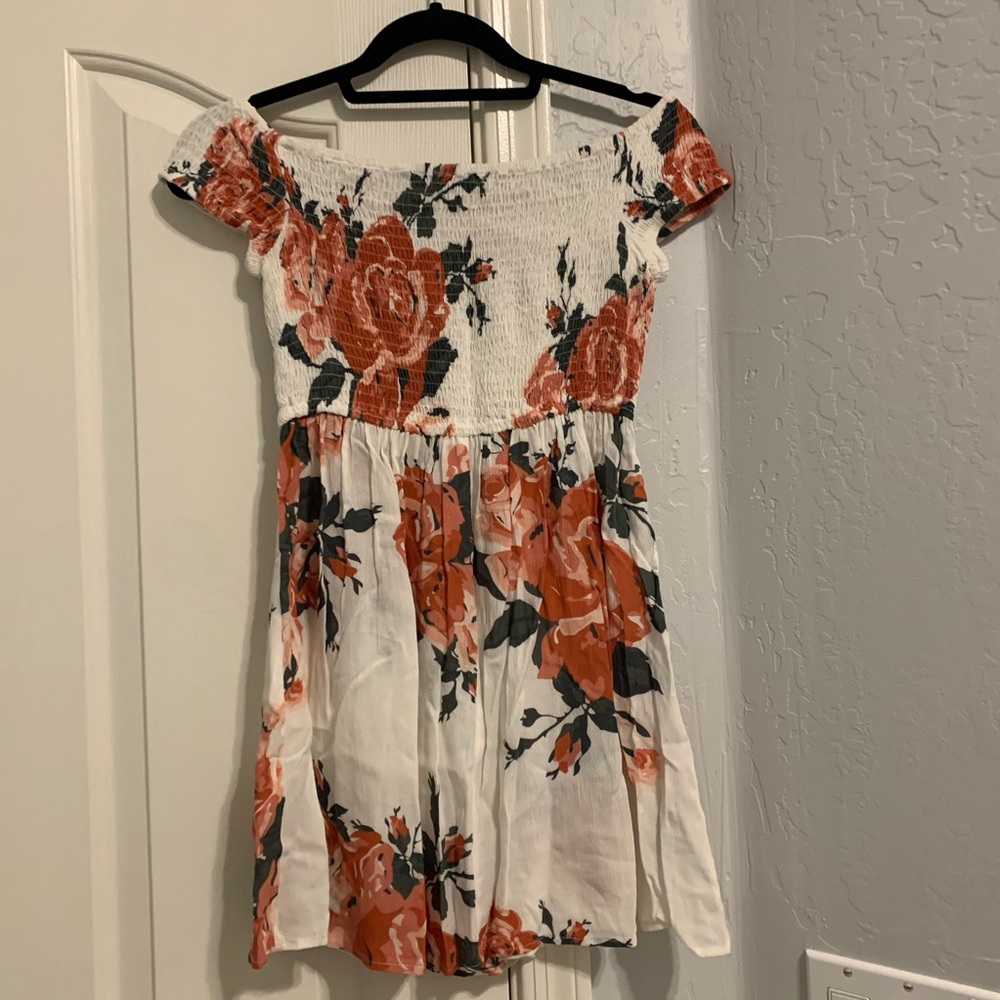 Off the shoulder Floral Dress - Picture 5 of 5